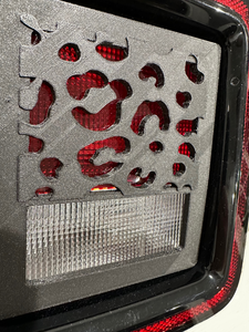 Cheetah Pattern in 3D - Black for Jeep Wrangler JK/JKU/JL Rear Tail Light Covers (2019-2024) non Led Version) Cougar